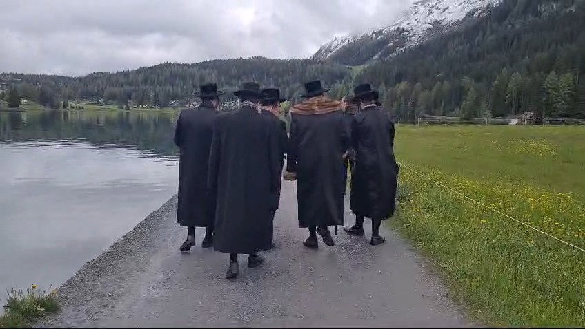 האדמו"ר מויז'ניץ לונדון במנוחה בדאבוס