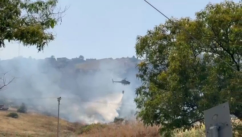 מסוק כיבוי נאבק בשריפה ביער שוויץ סמוך לטבריה