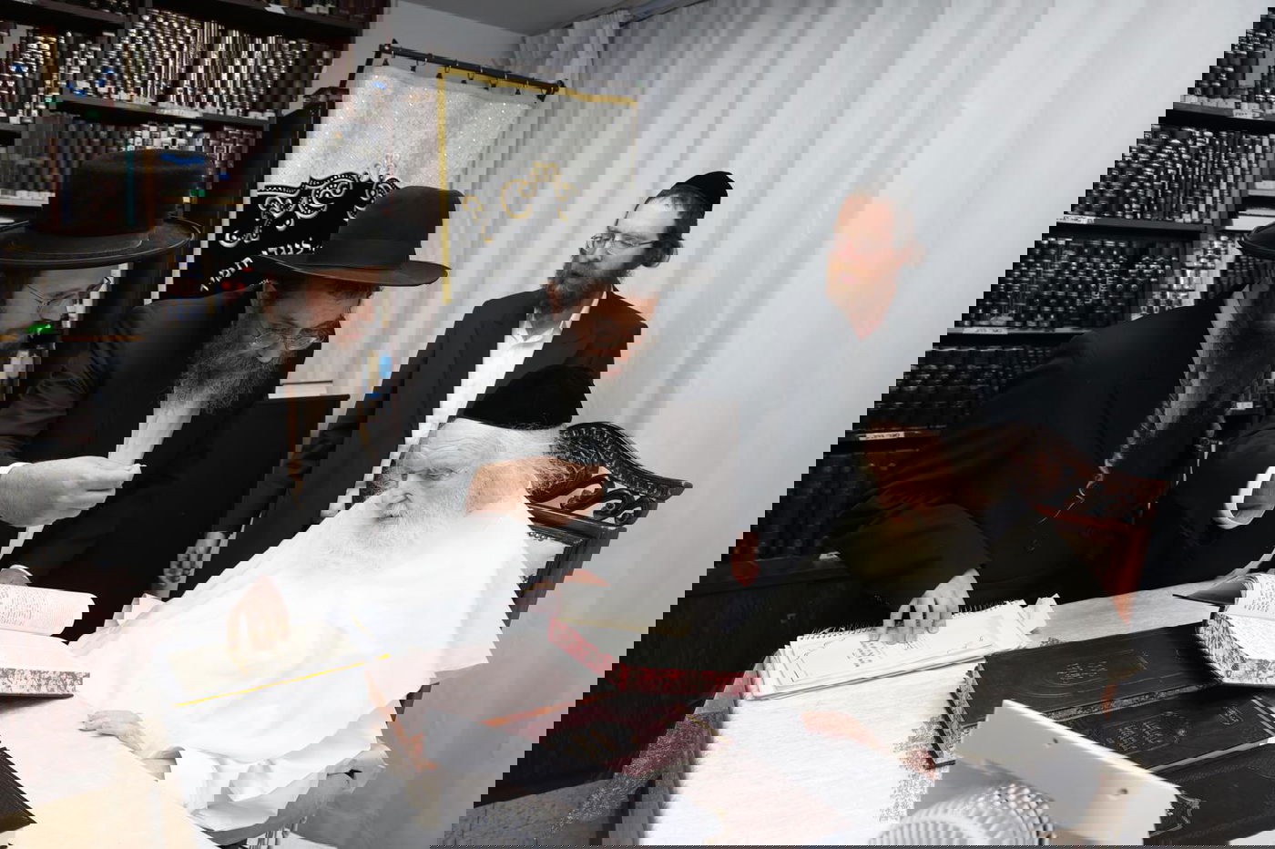 ראשי בית המדרש 'נשמתא דאורייתא' בביתו של הגאון ר' משה שטרנבוך