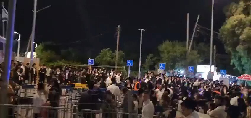 שוטרים מתעמתים עם מתפללים בקבר שמואל הנביא, אמש