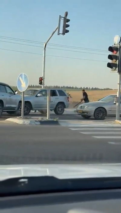 עם אלות ואקדחים: ניסיון חיסול כשל בנגב; הנהג נמלט | מפחיד