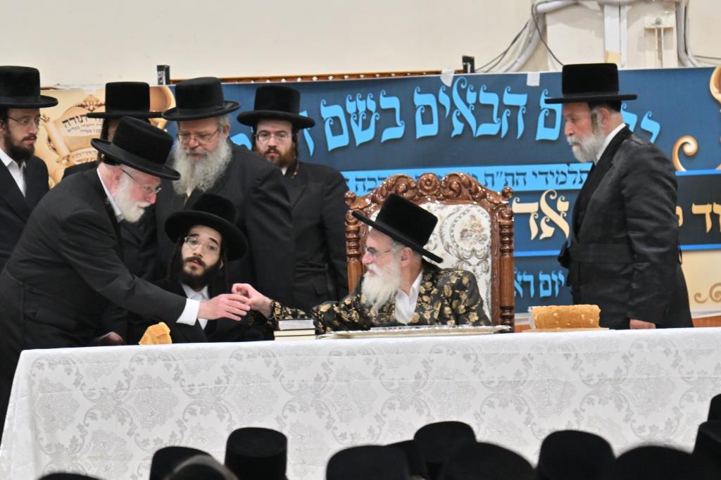 האדמו"ר מויז'ניץ, עם ת"ת בעלזא באשדוד