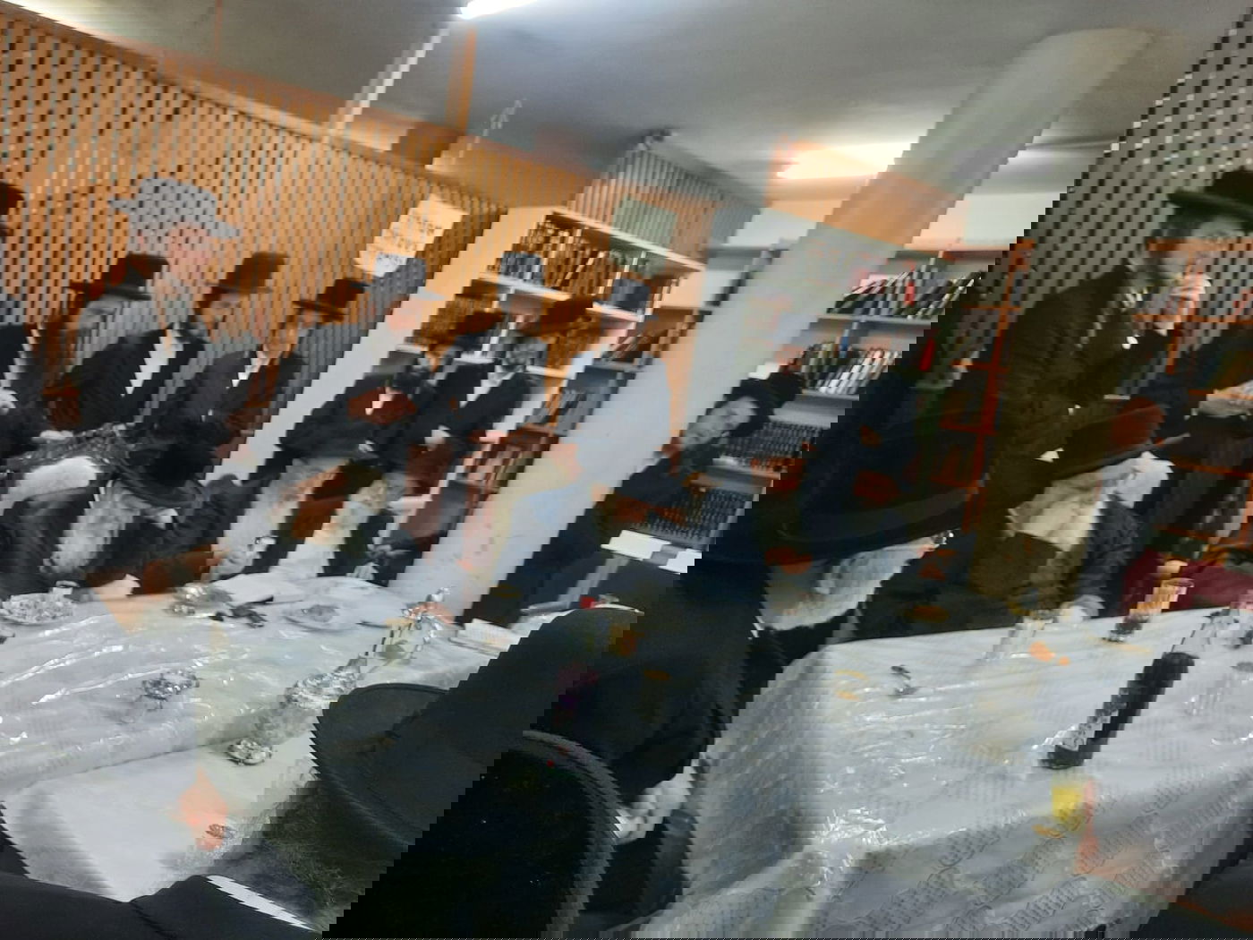 טיש הילולא בקרעטשניף, בכפר אתא 