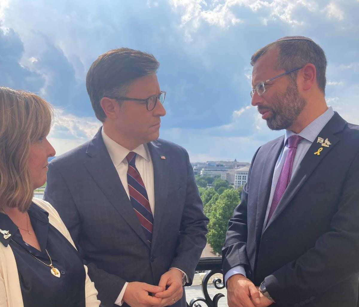 מייק ג'ונסון וישראל גנץ