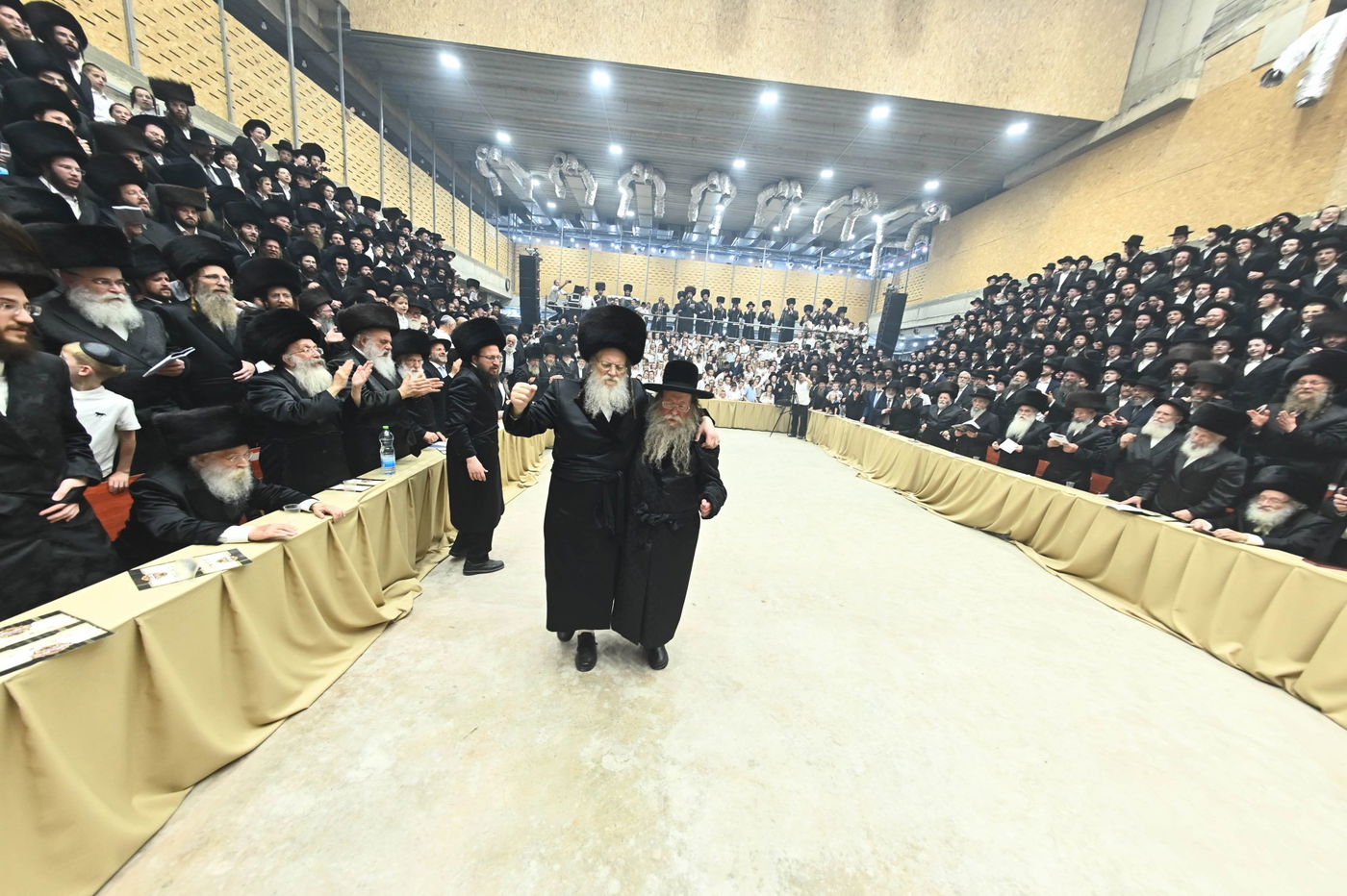 הכנסת ספר תורה במודז'יץ