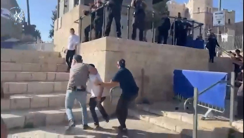 העימותים בשער שכם | המשטרה מאבדת שליטה