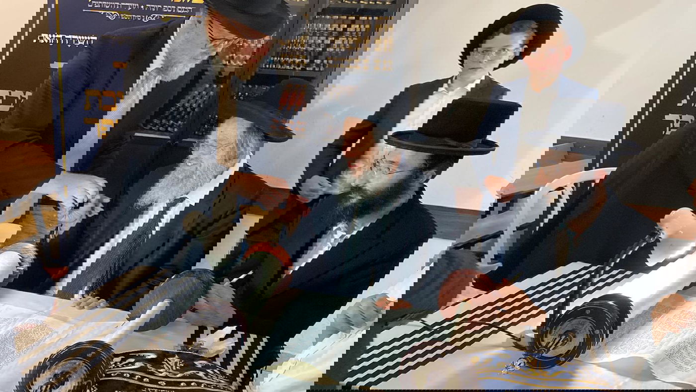 כתיבת אותיות בישיבת חברון