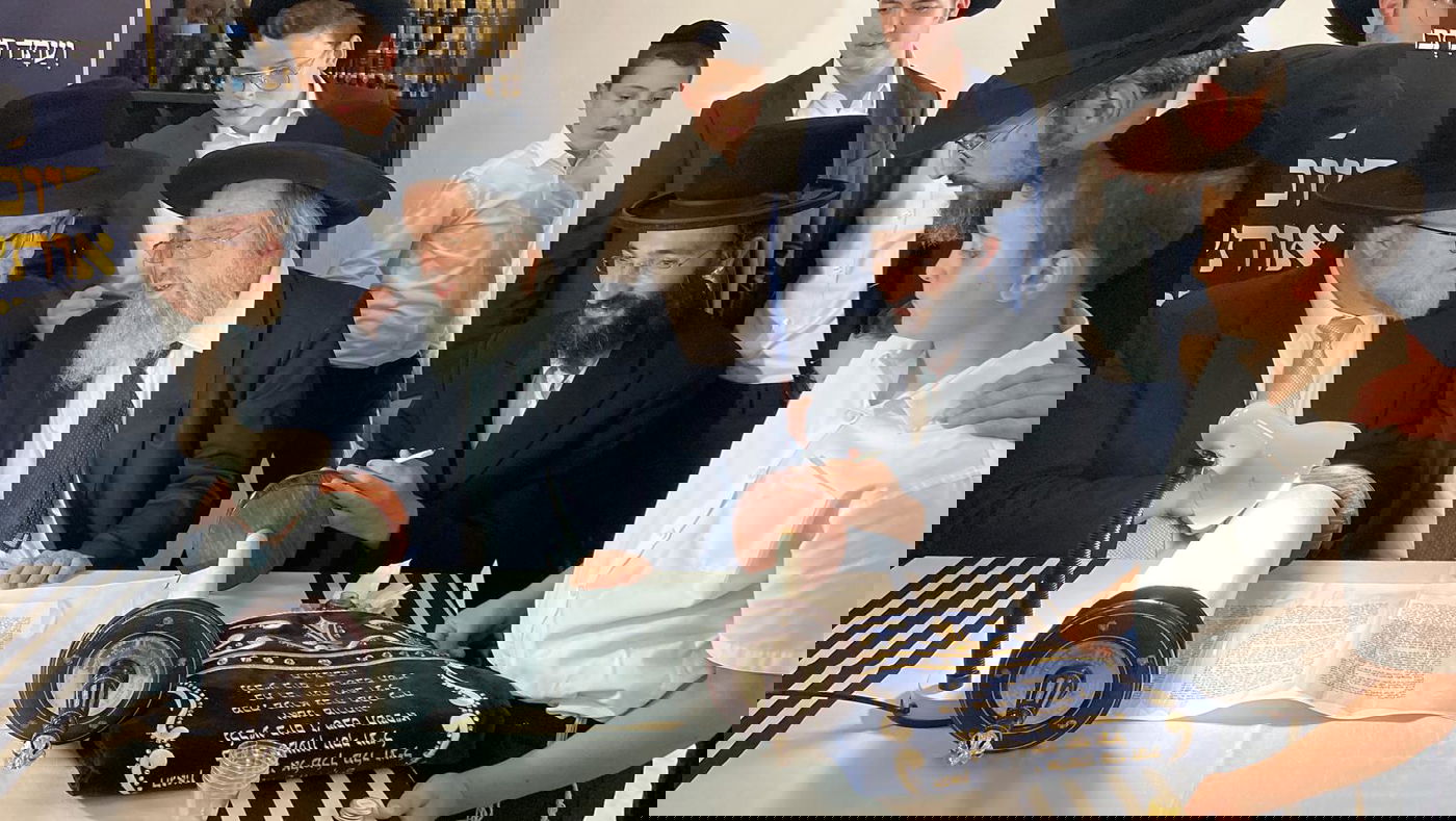 כתיבת אותיות בישיבת חברון