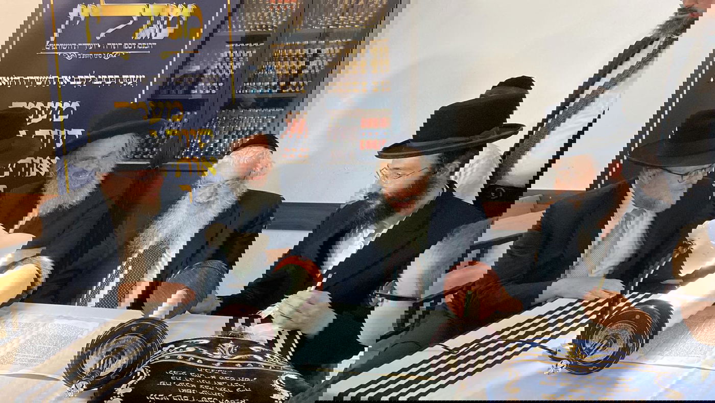 כתיבת אותיות בישיבת חברון