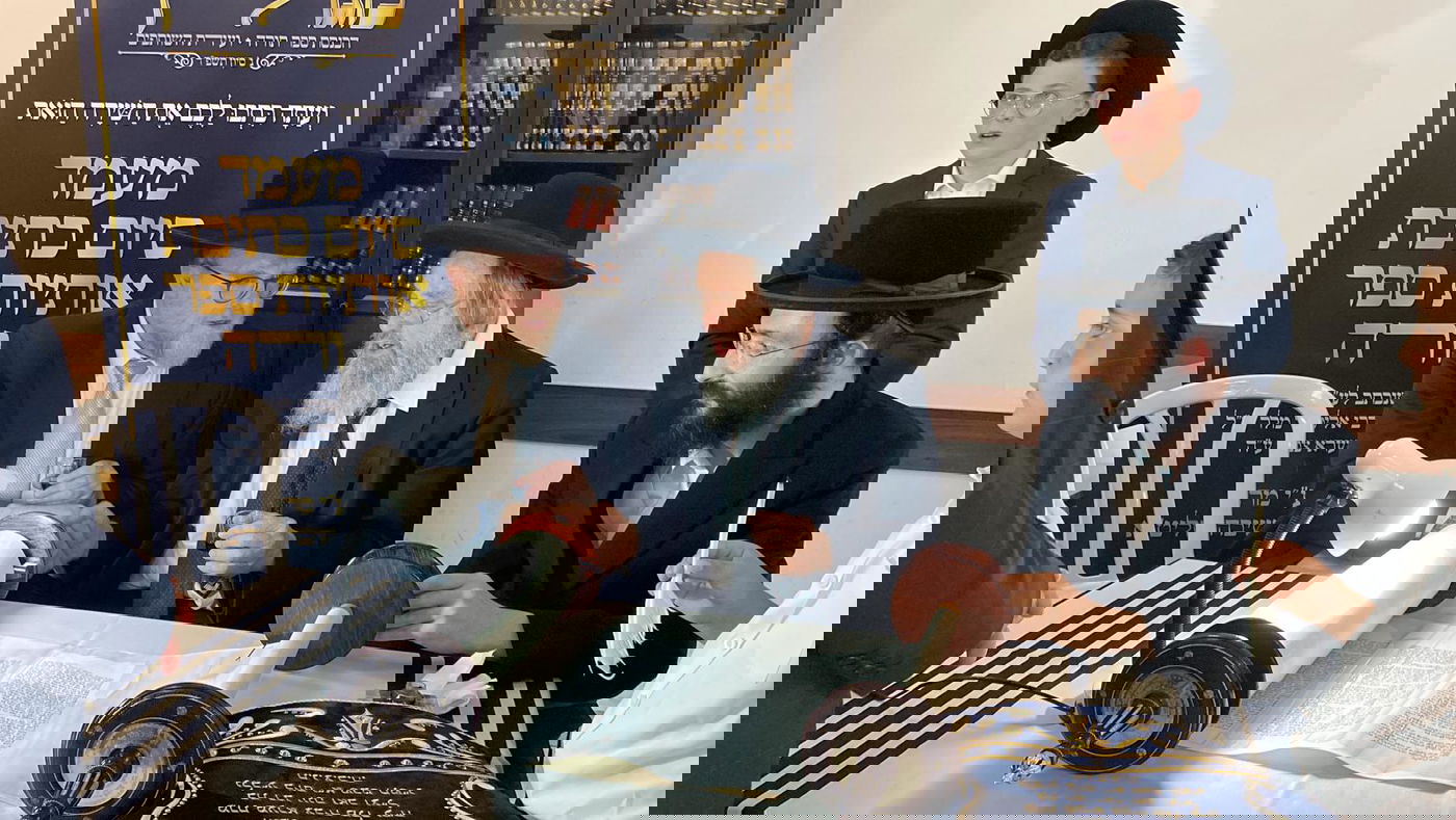 כתיבת אותיות בישיבת חברון