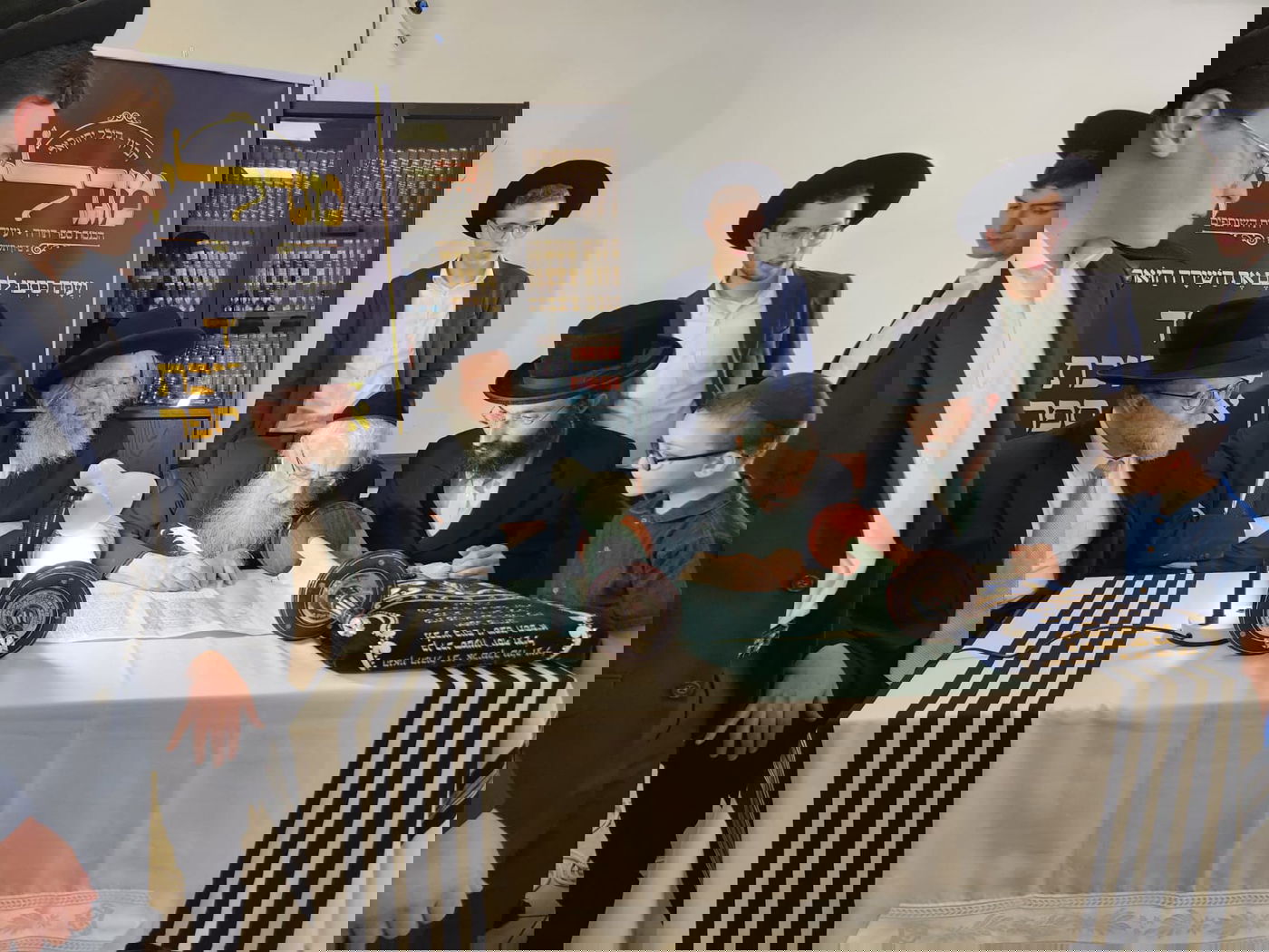 כתיבת אותיות בישיבת חברון