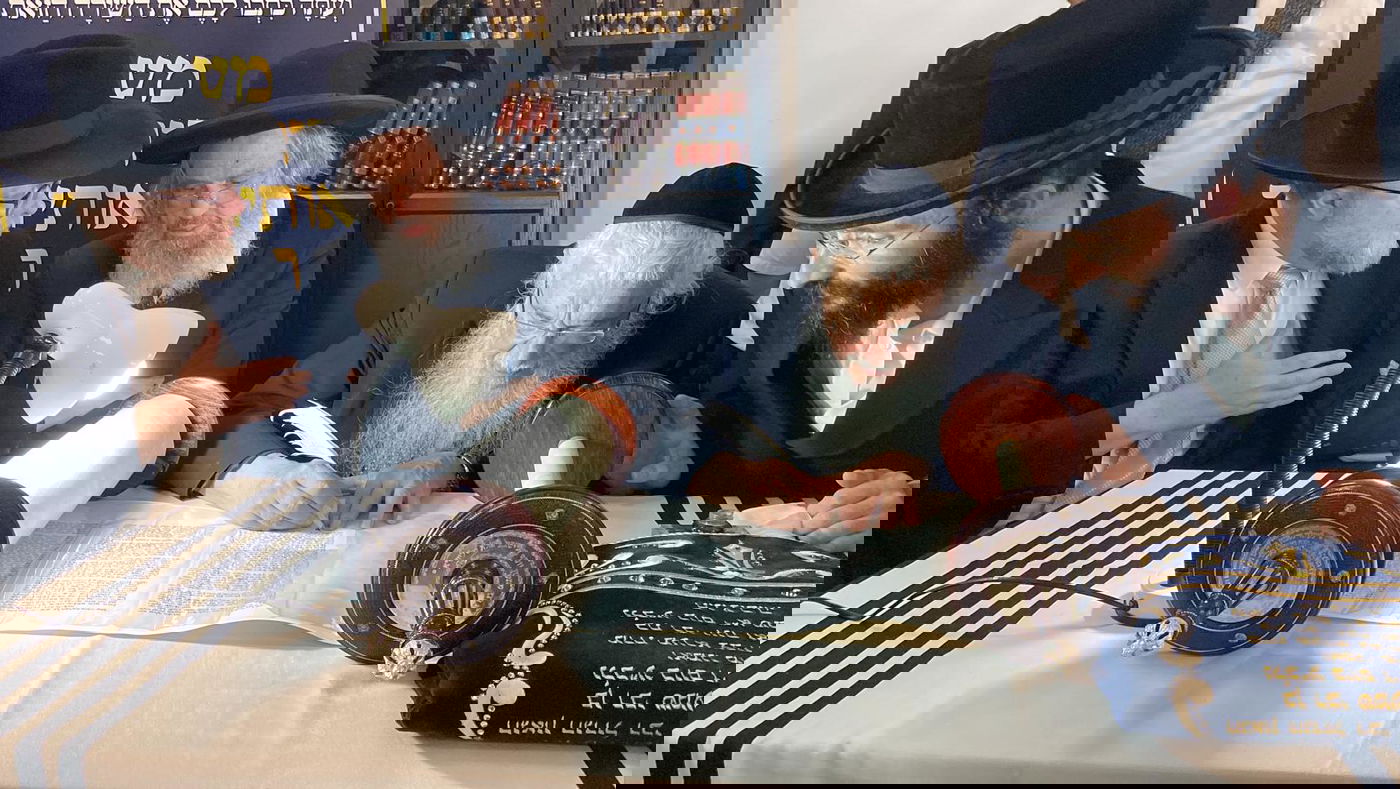 כתיבת אותיות בישיבת חברון