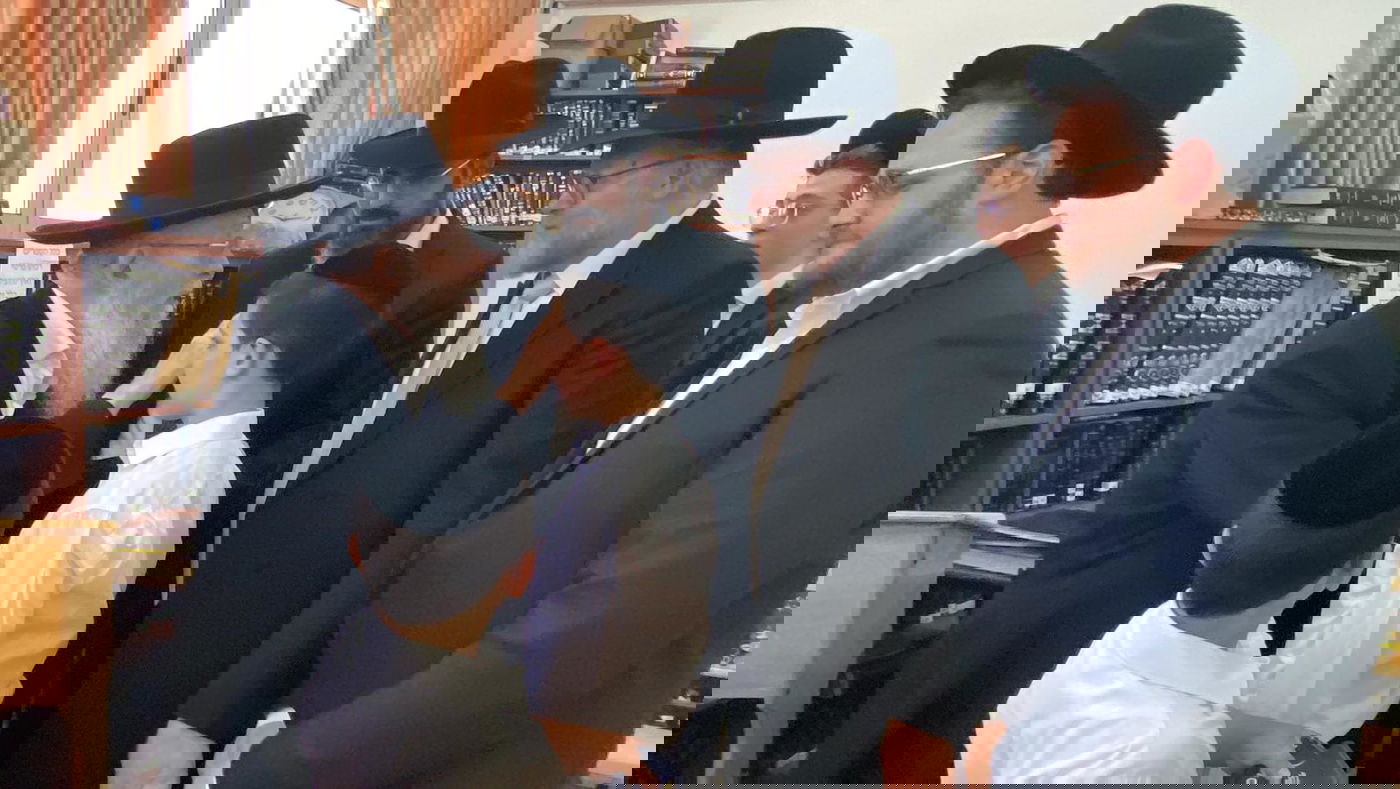 כתיבת אותיות בישיבת חברון