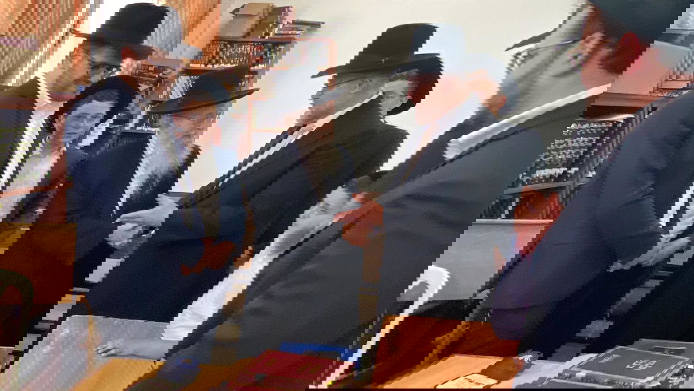 כתיבת אותיות בישיבת חברון