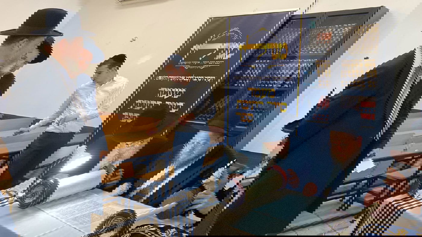 כתיבת אותיות בישיבת חברון