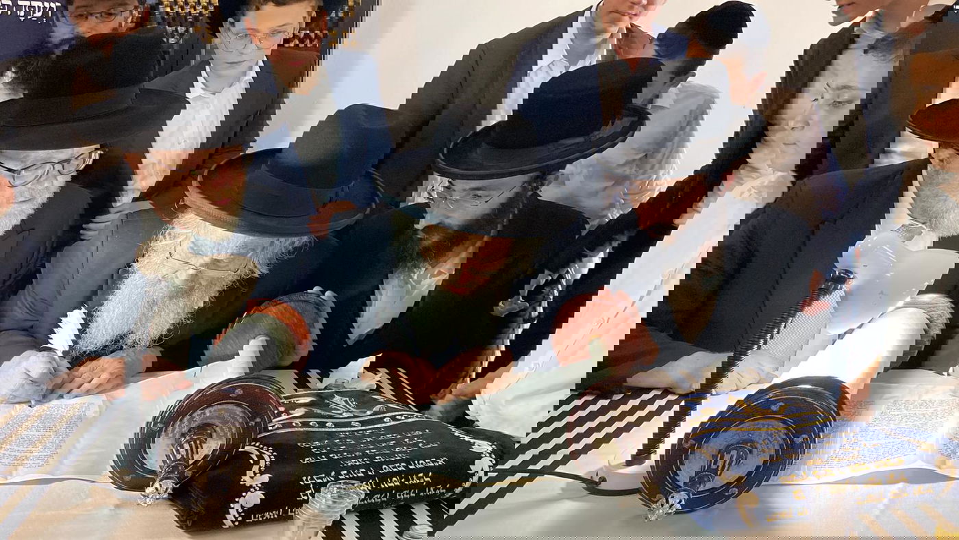 כתיבת אותיות בישיבת חברון