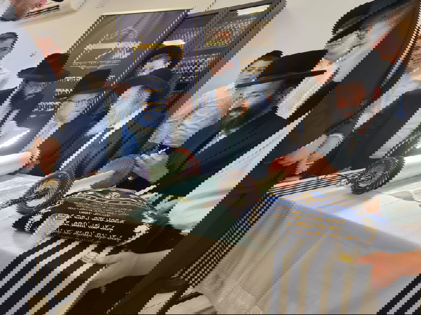 כתיבת אותיות בישיבת חברון