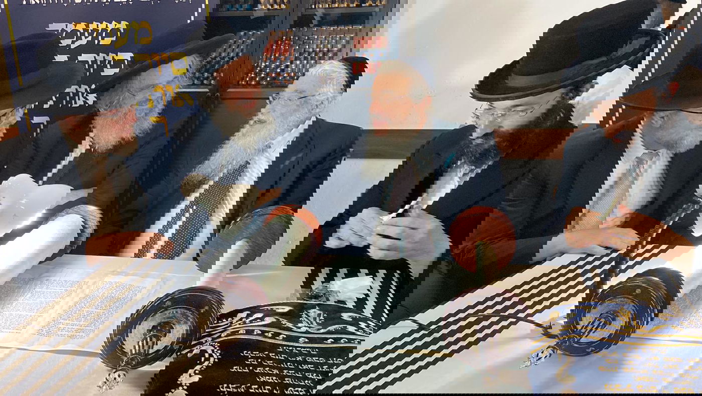 כתיבת אותיות בישיבת חברון