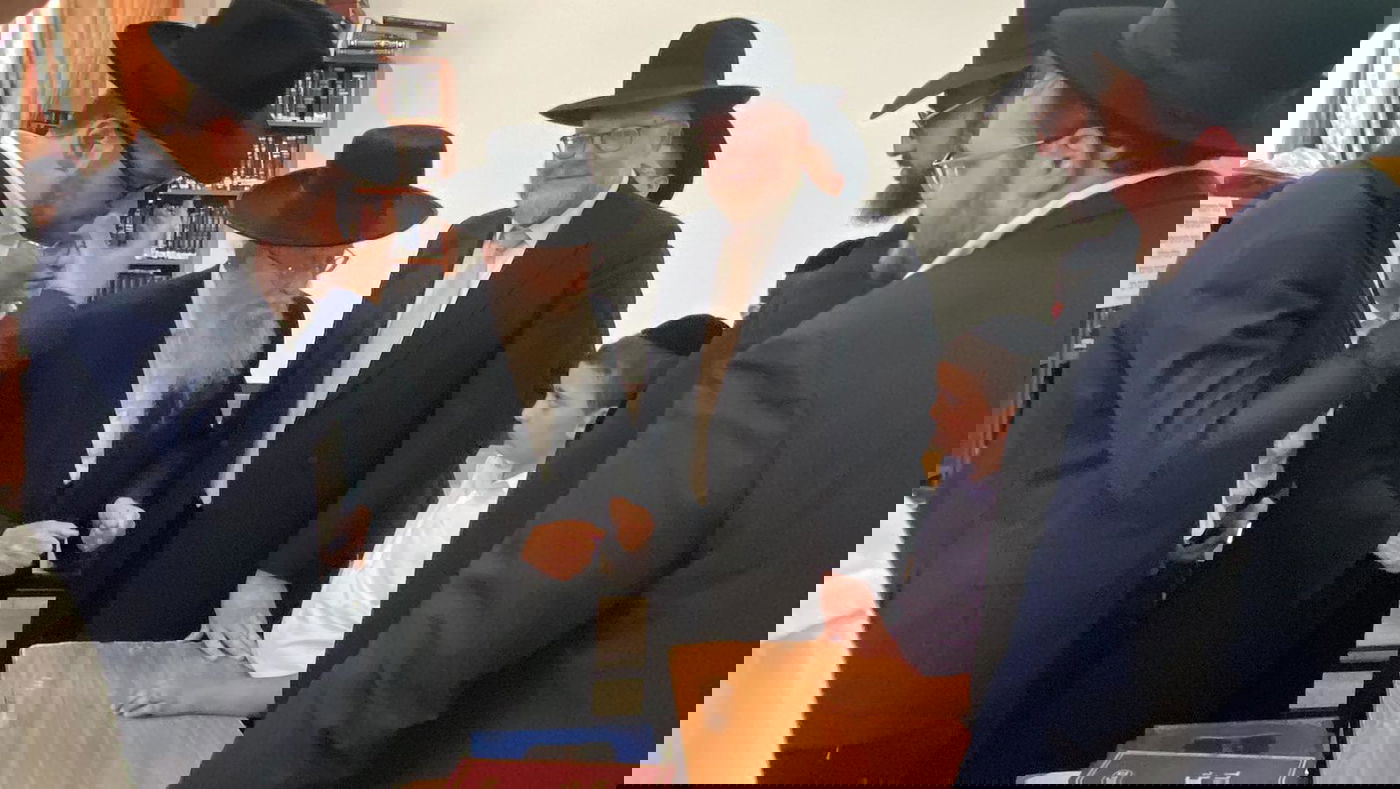 כתיבת אותיות בישיבת חברון