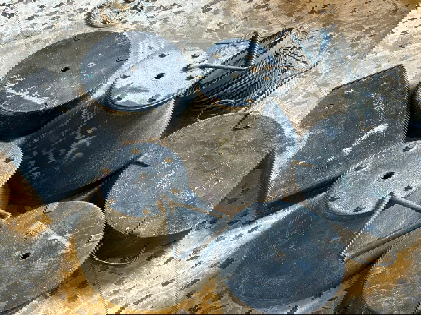 פיר בחדר ילדים, מטענים בשקיות של אונר״א | האויב ברפיח