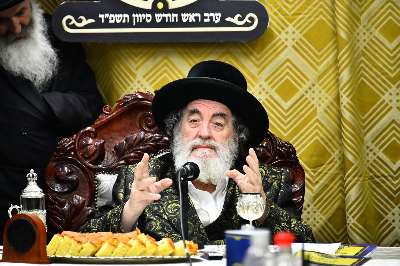 האדמו"ר מויז'ניץ בתפילת השל"ה