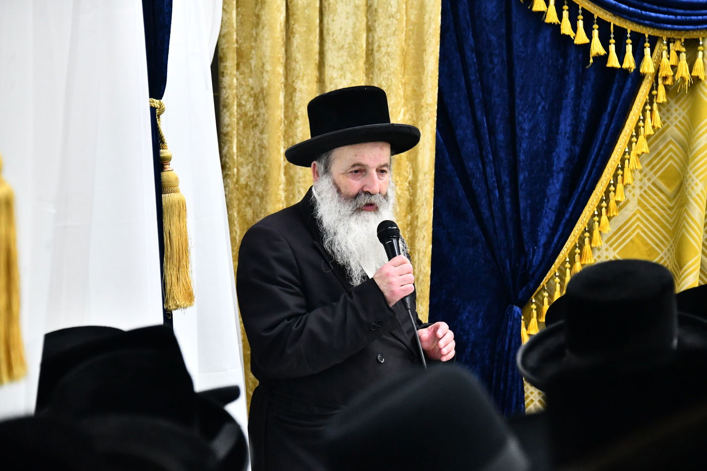 האדמו"ר מויז'ניץ בתפילת השל"ה