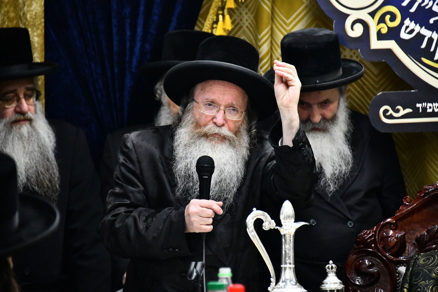 האדמו"ר מויז'ניץ בתפילת השל"ה