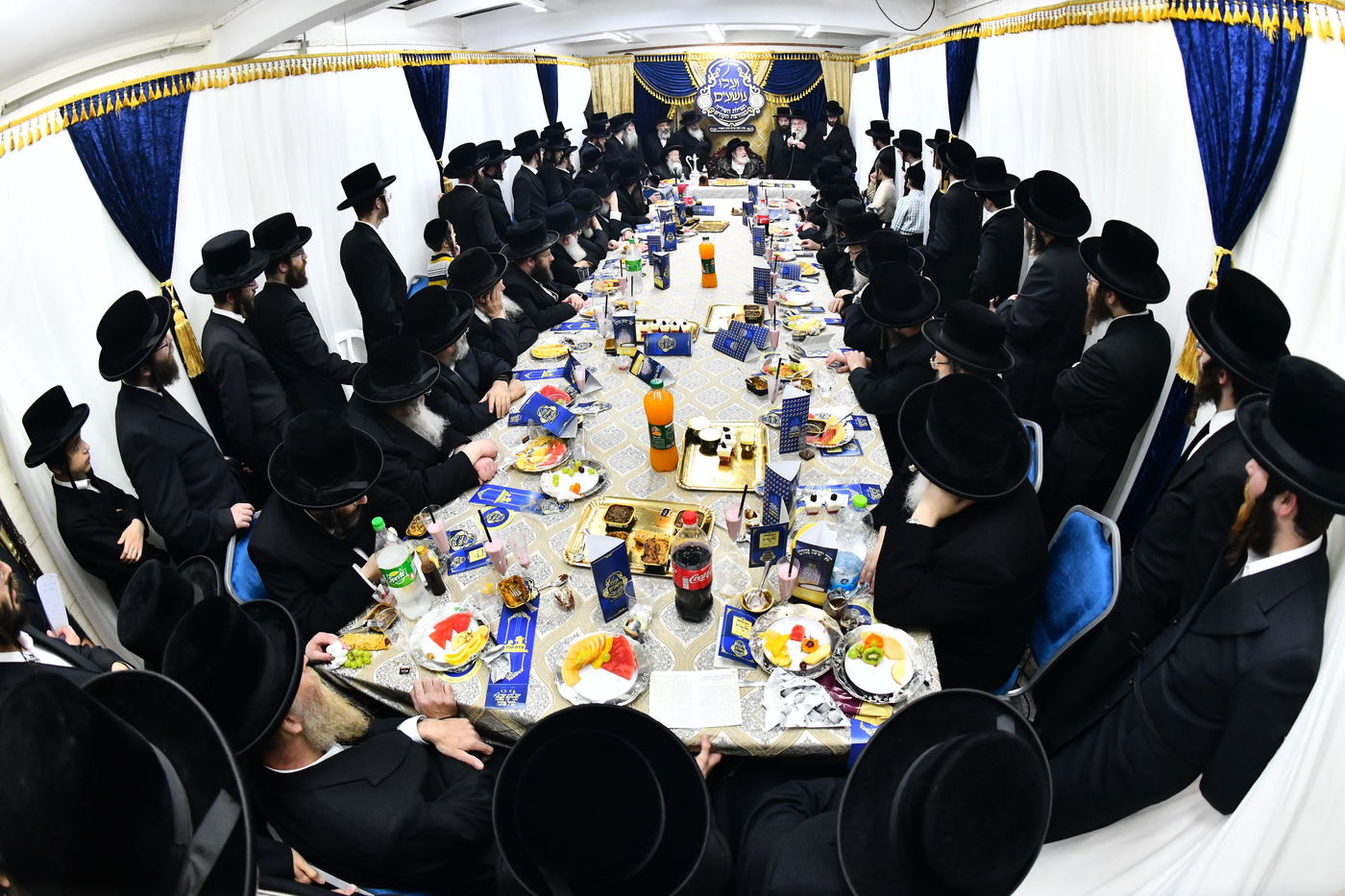 האדמו"ר מויז'ניץ בתפילת השל"ה