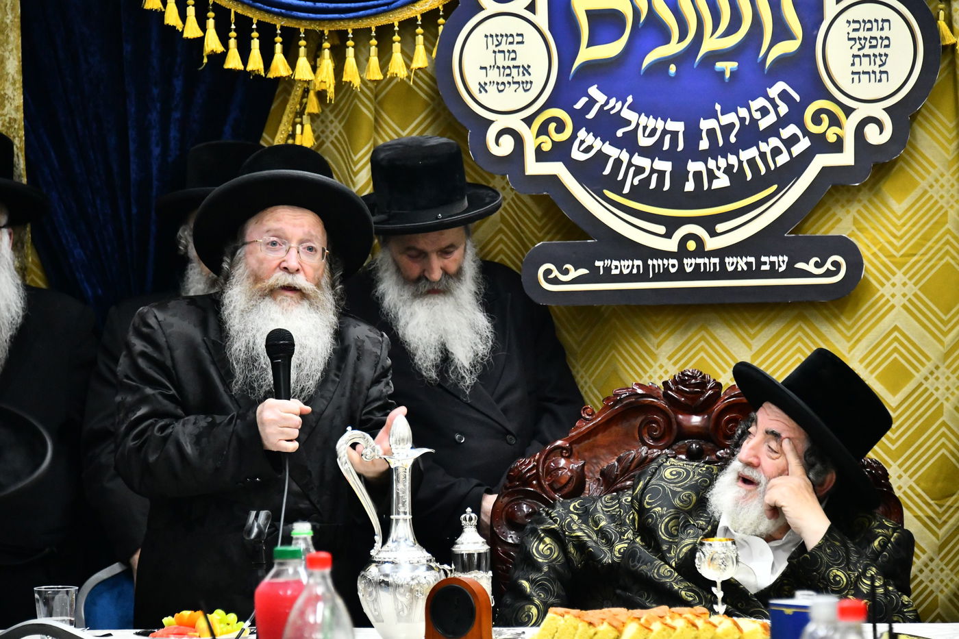 האדמו"ר מויז'ניץ בתפילת השל"ה