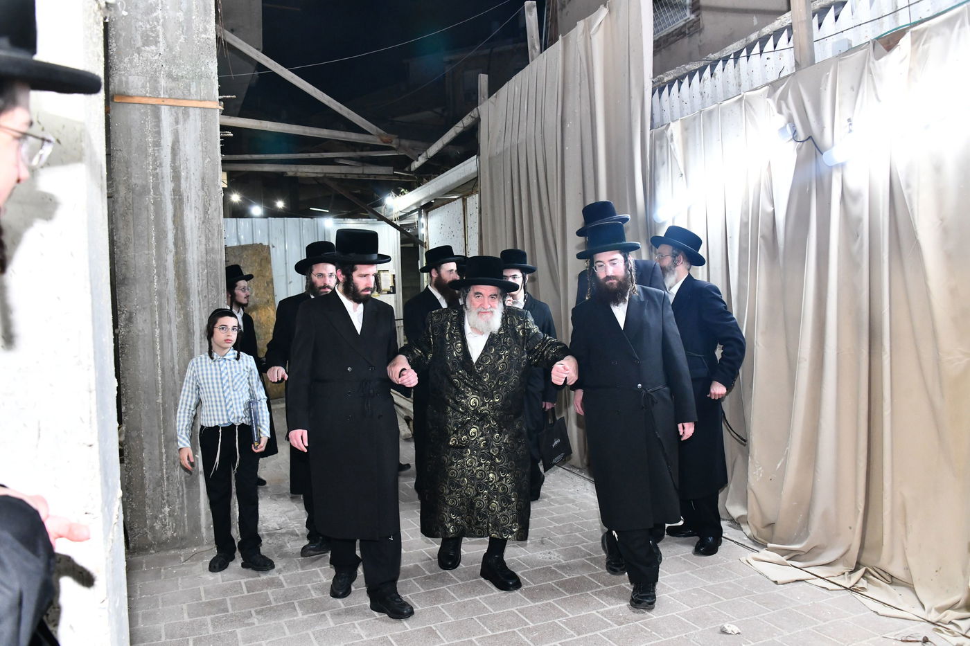 האדמו"ר מויז'ניץ בתפילת השל"ה