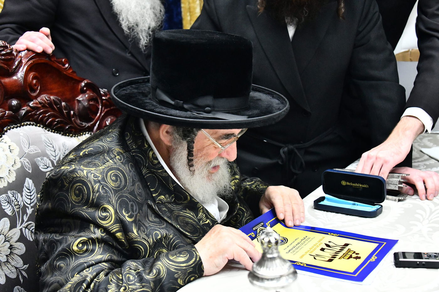 האדמו"ר מויז'ניץ בתפילת השל"ה