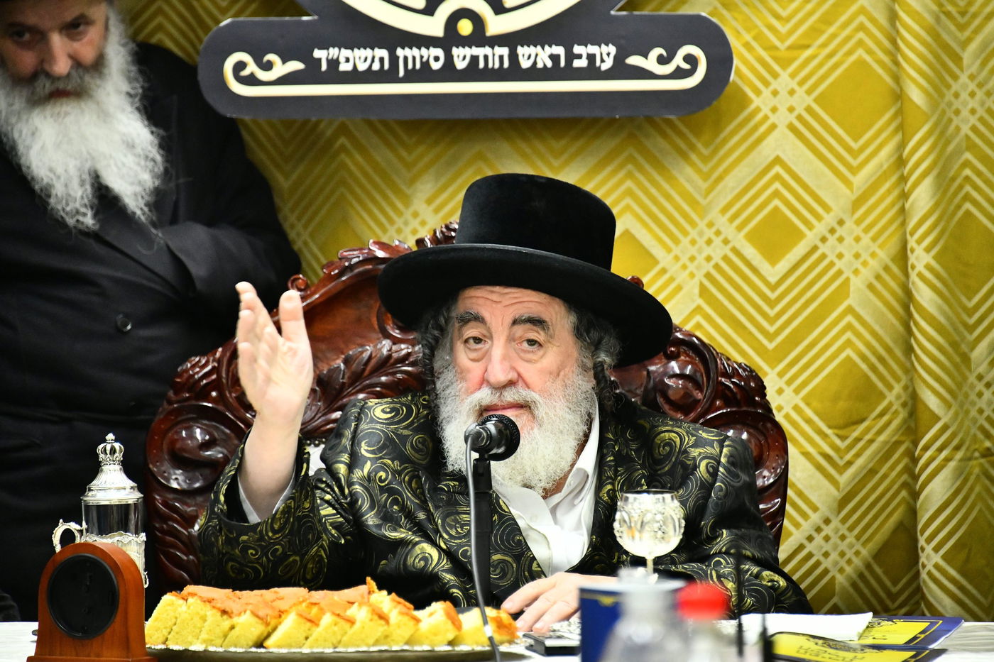 האדמו"ר מויז'ניץ בתפילת השל"ה