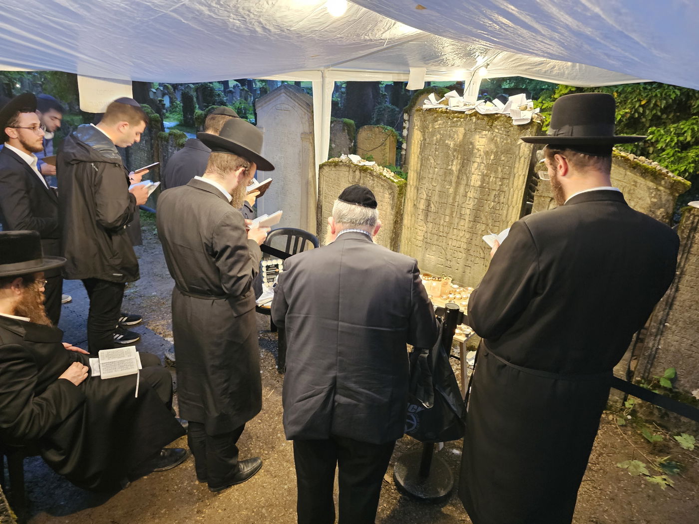 עליה לציון הגה"ק רבי רפאל ריס זצ"ל בשווייץ