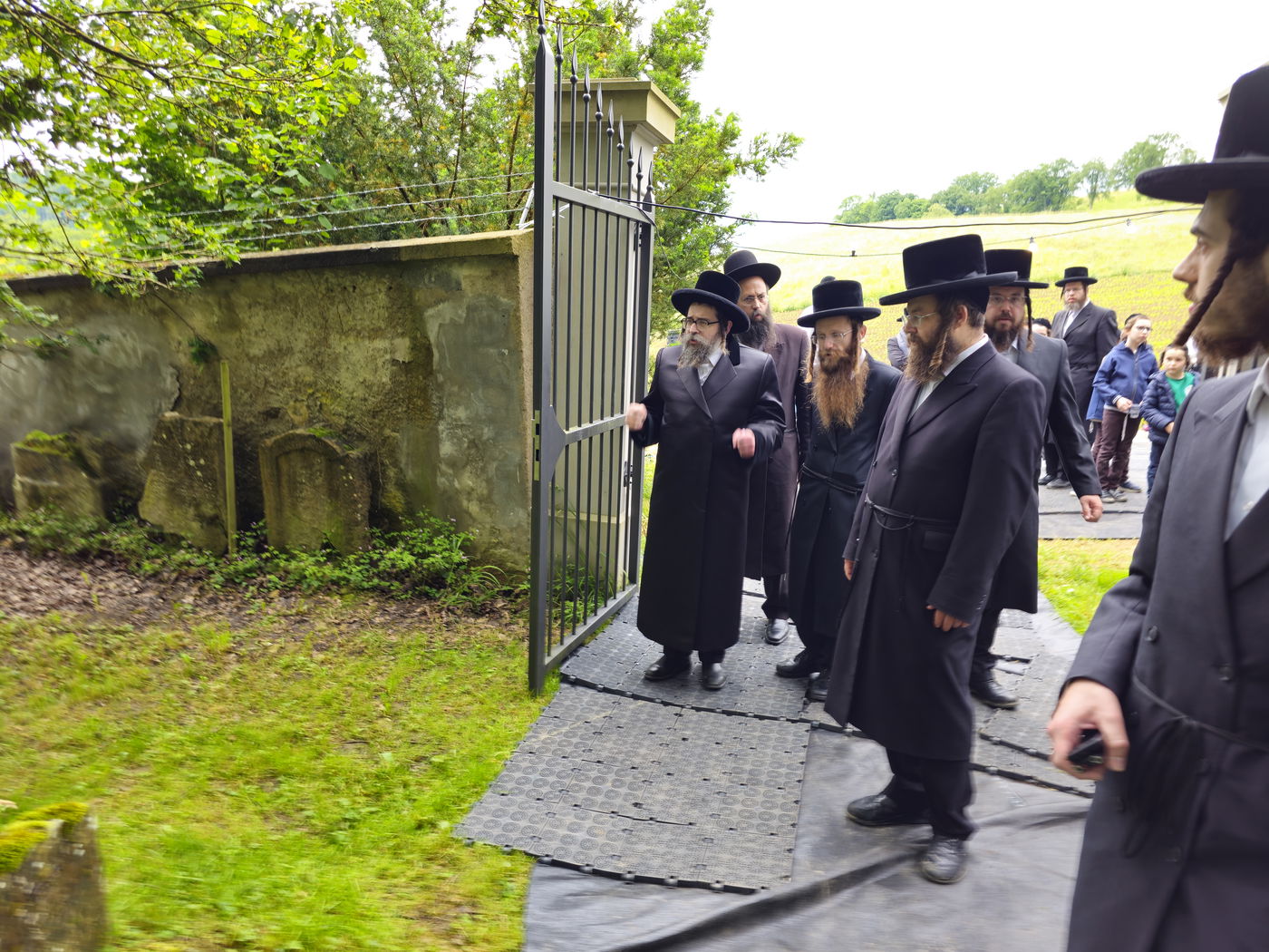 עליה לציון הגה"ק רבי רפאל ריס זצ"ל בשווייץ