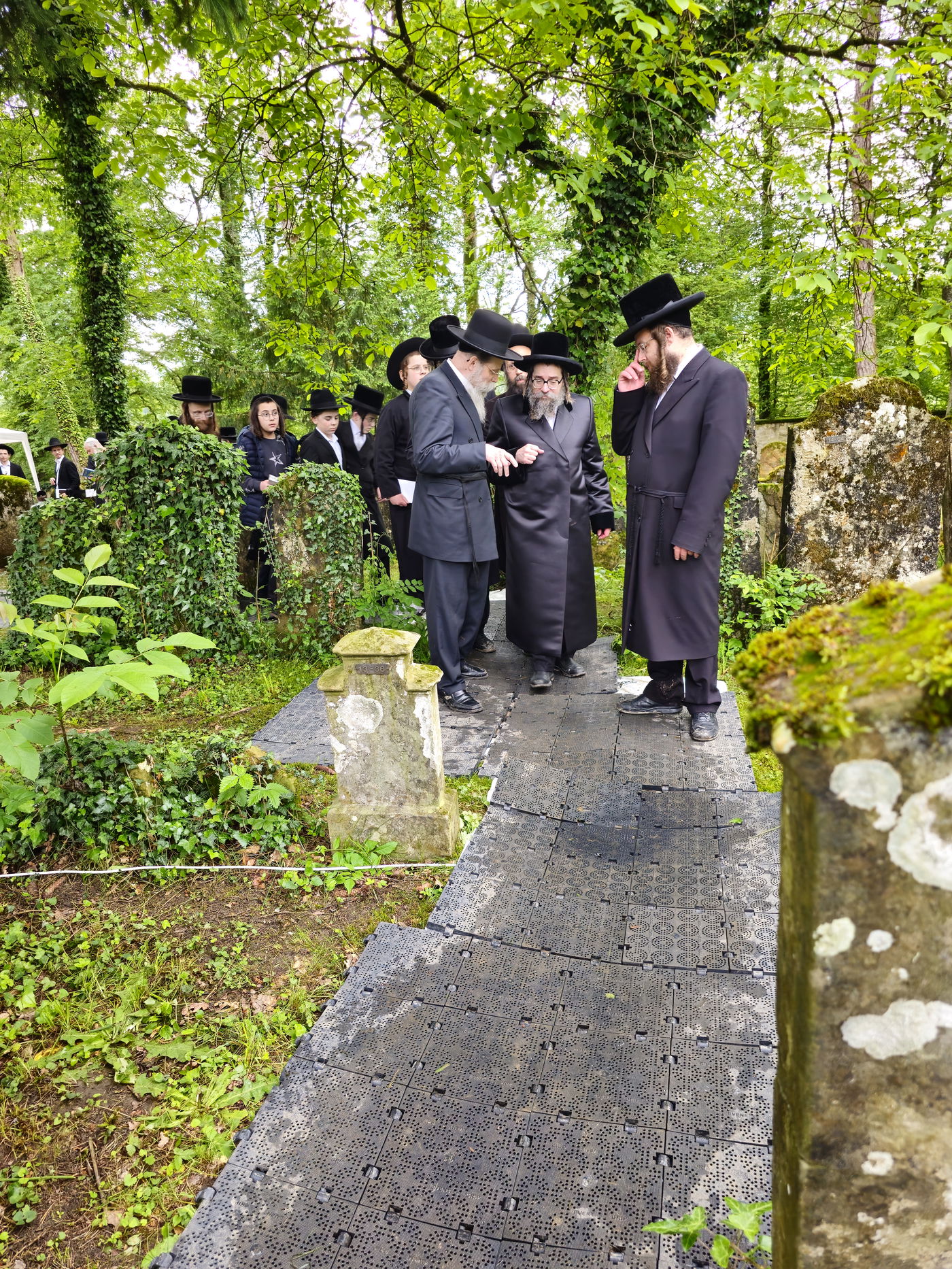 עליה לציון הגה"ק רבי רפאל ריס זצ"ל בשווייץ