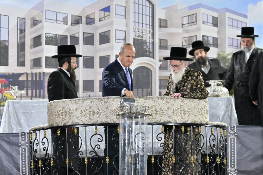 הנחת אבן הפינה ויז'ניץ באשדוד