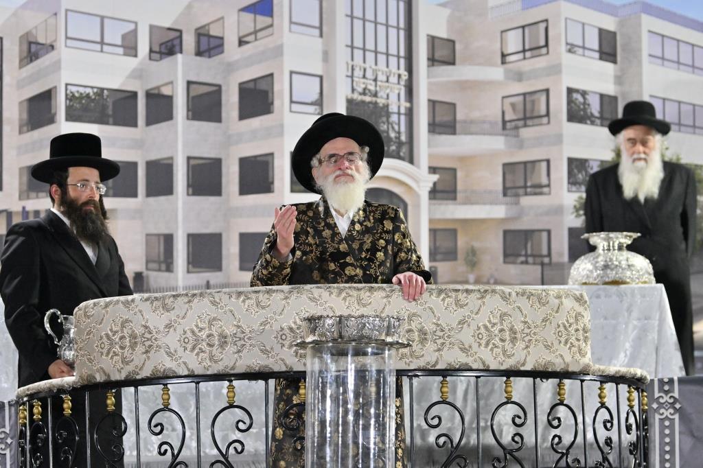 הנחת אבן הפינה ויז'ניץ באשדוד