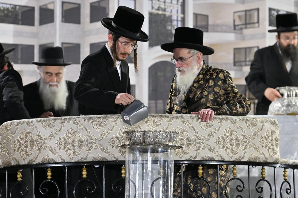 הנחת אבן הפינה ויז'ניץ באשדוד