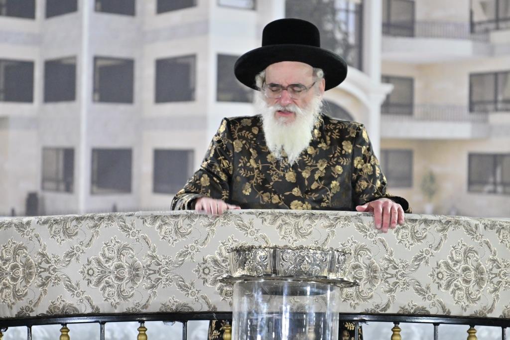 הנחת אבן הפינה ויז'ניץ באשדוד