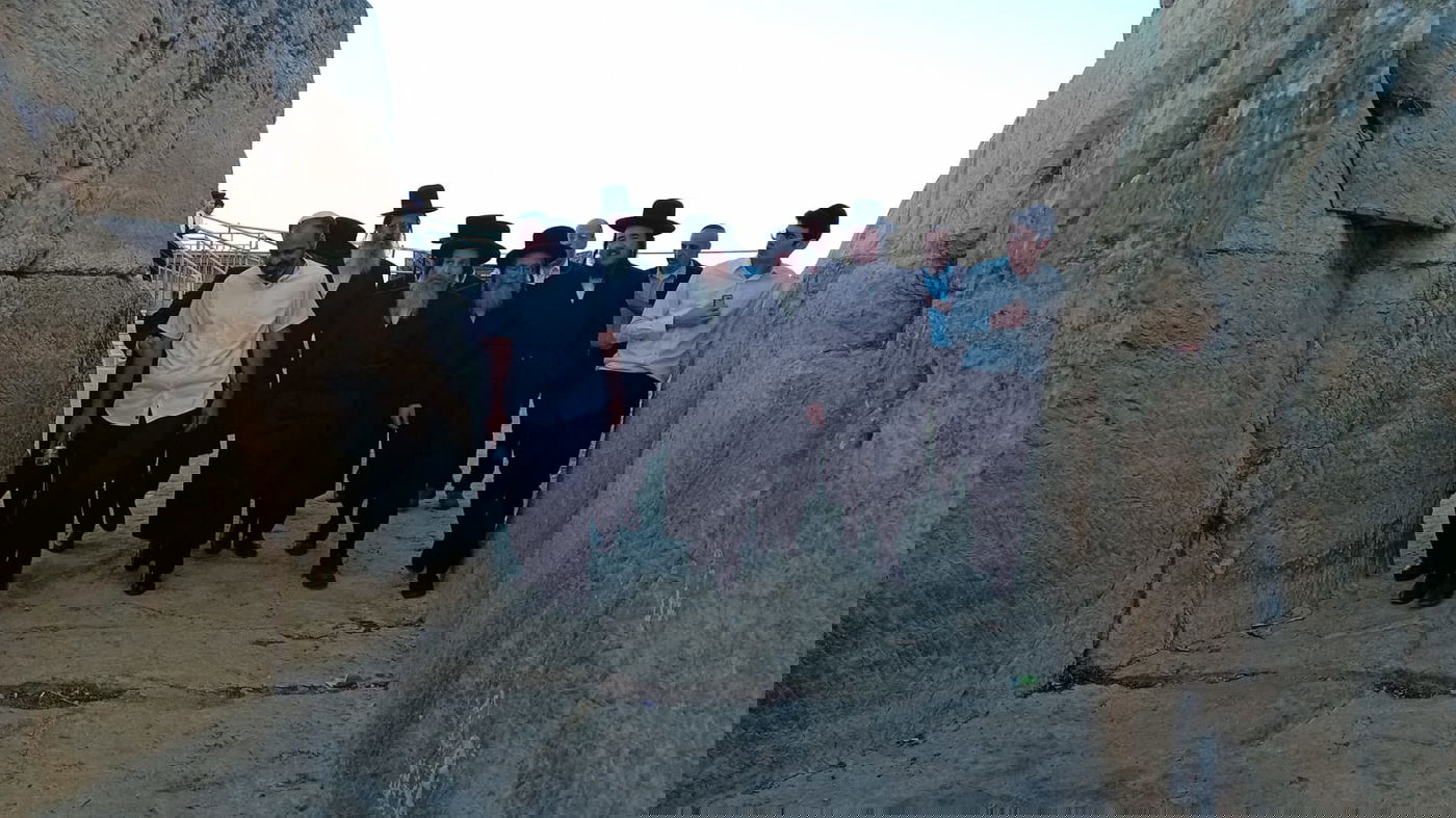 האדמו"ר מאונגוואר, בהדלקה בקרב שמואל הנביא 