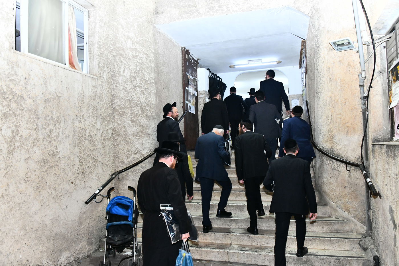 הגר"י זילברשטיין, והגר"ש מחפוד בתפילת השל"ה