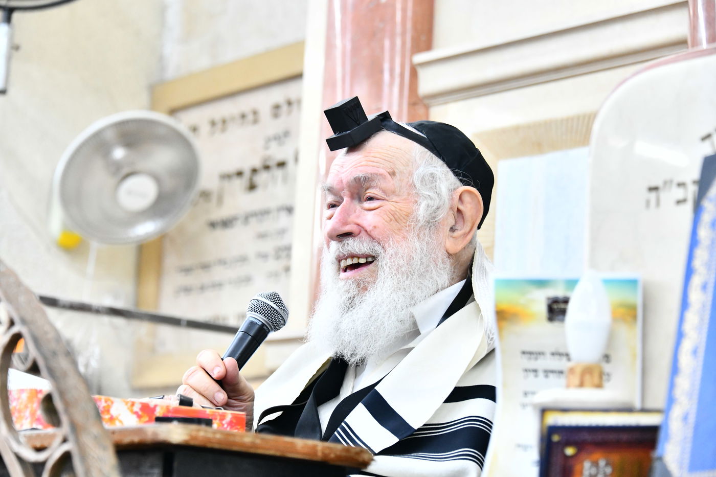 הגר"י זילברשטיין, והגר"ש מחפוד בתפילת השל"ה