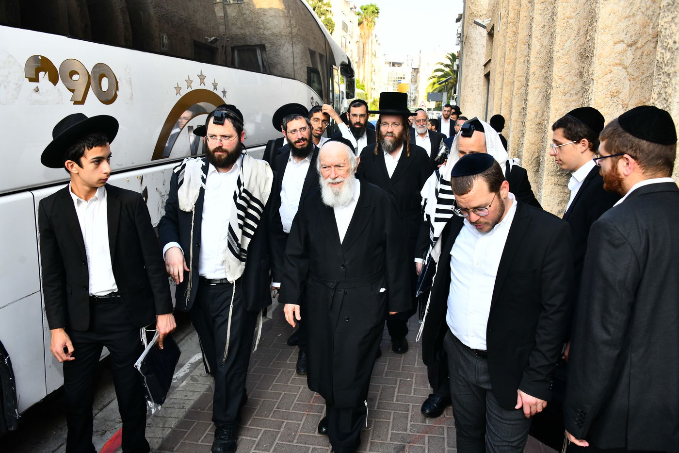 הגר"י זילברשטיין, והגר"ש מחפוד בתפילת השל"ה