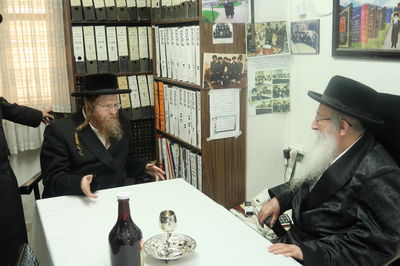 האדמו"ר משומרי אמונים, אצל בעל ה'אוצר אפרים'