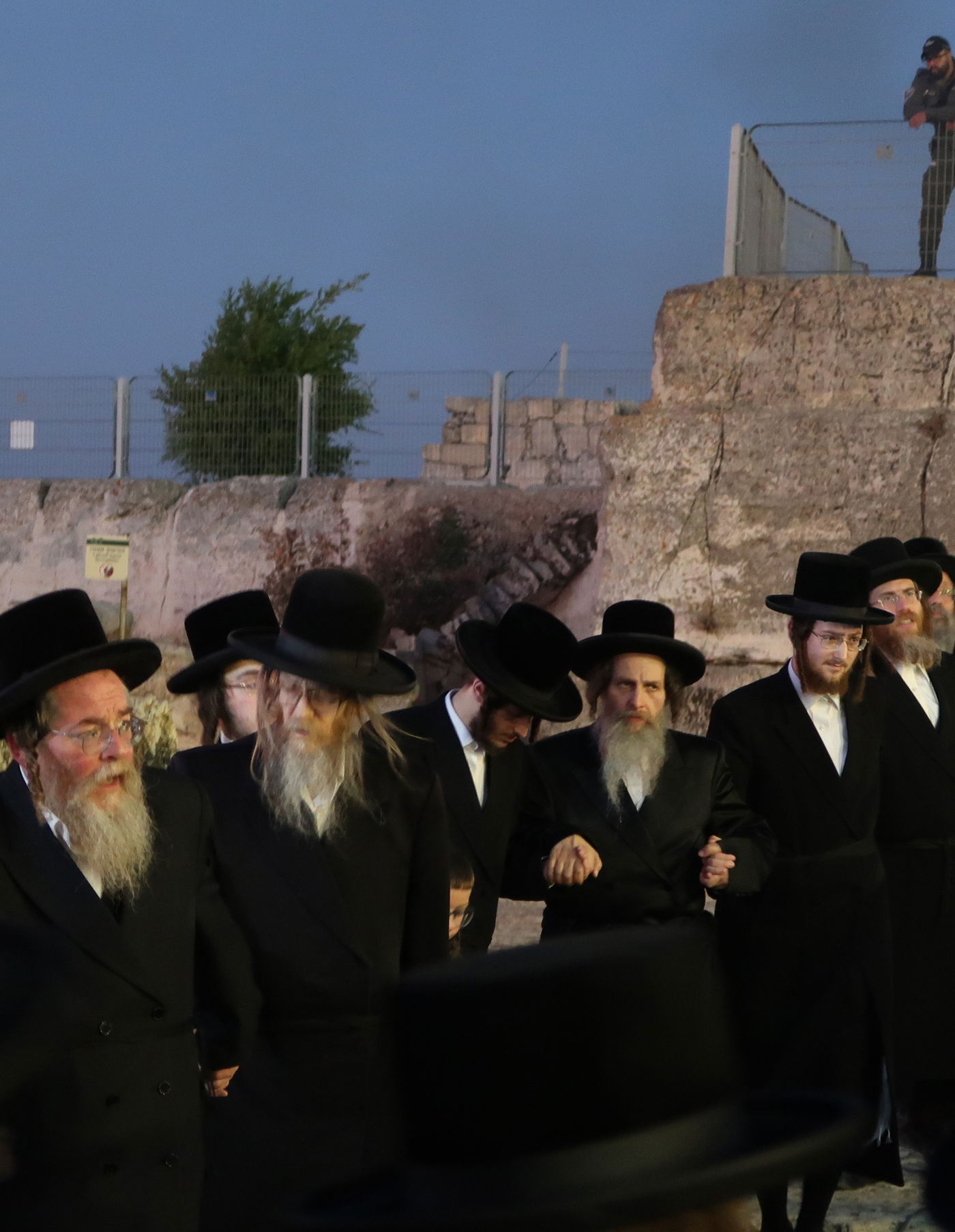 האדמו"ר מאונגוואר, בהדלקה בקרב שמואל הנביא 