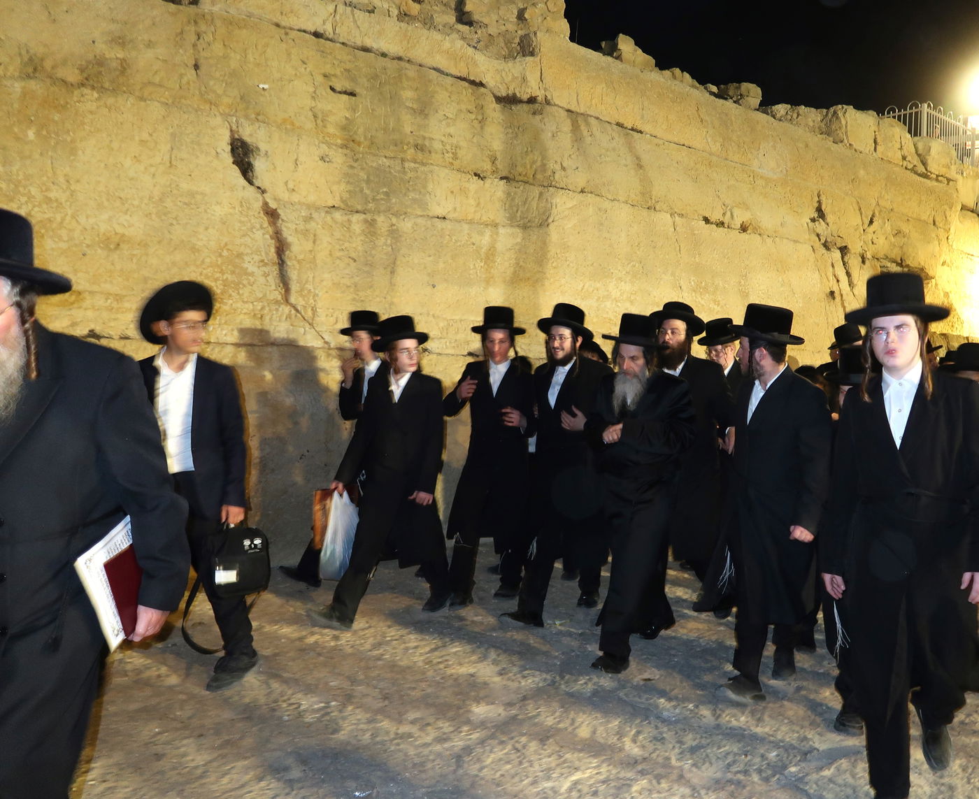 האדמו"ר מאונגוואר, בהדלקה בקרב שמואל הנביא 