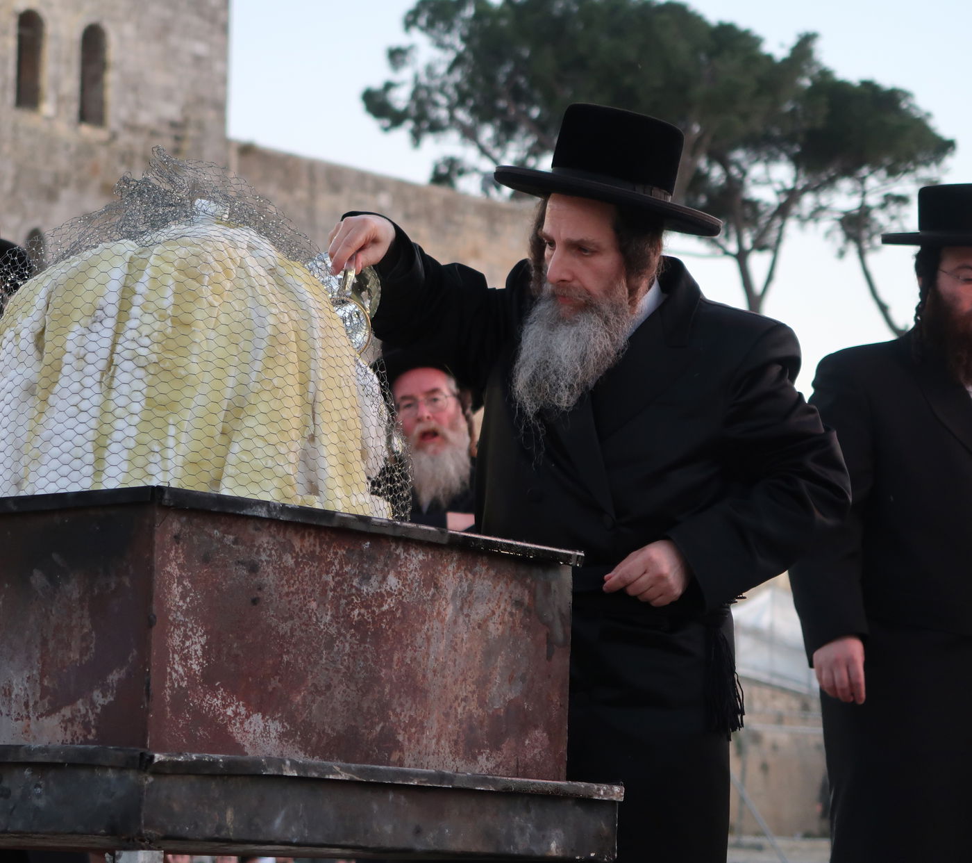 האדמו"ר מאונגוואר, בהדלקה בקרב שמואל הנביא 