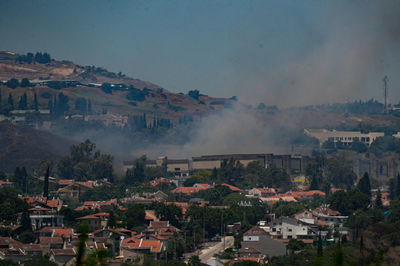 פגיעות ישירות במתחמים מרכזיים בקרית שמונה; חמאס מצהיר - לא נתפרק מהנשקים