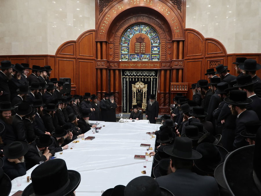ראש חודש סיון בצל האדמו"ר מסאדיגורה