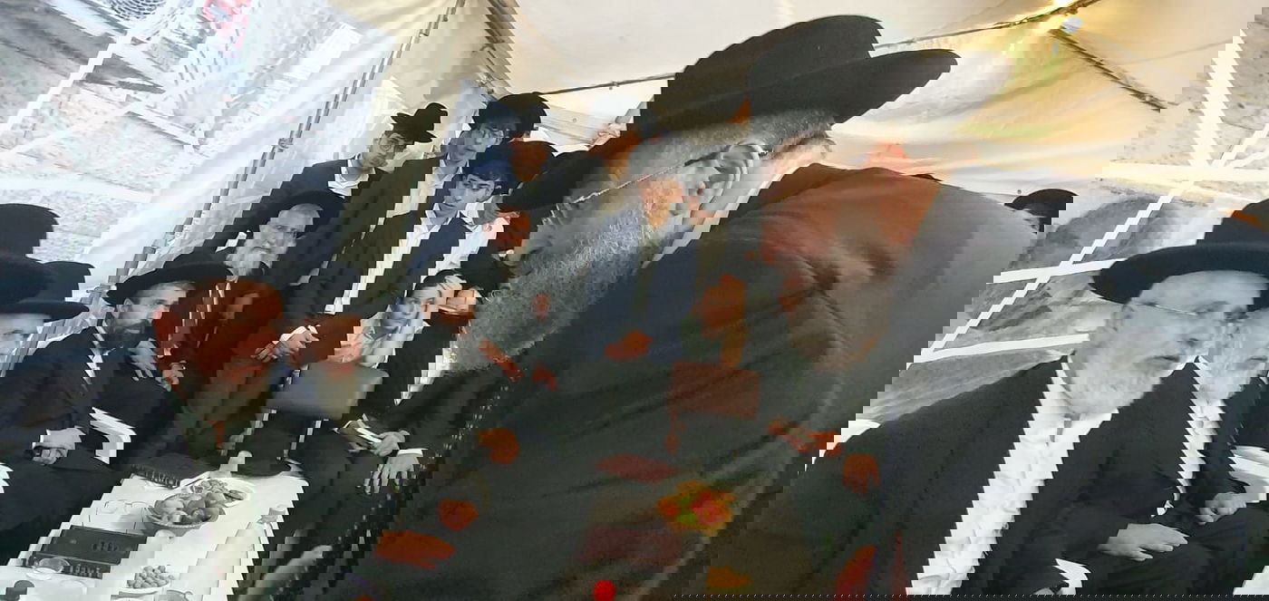 ניחום אבלים אצל הרבנים לבית כהן 